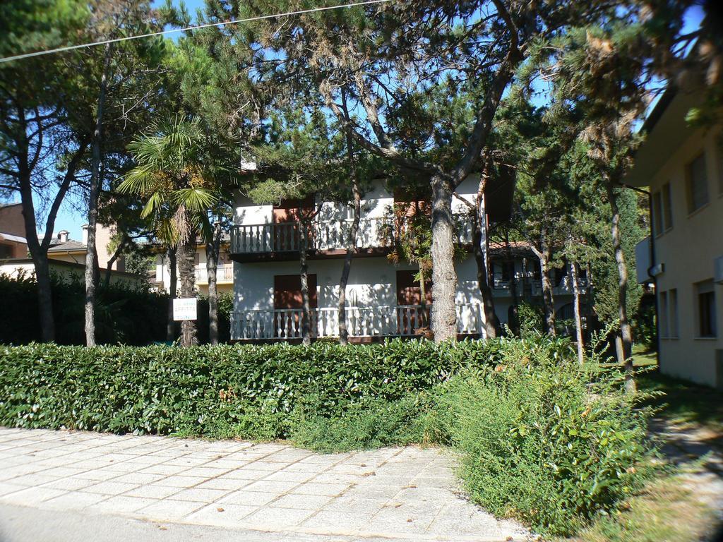 Villa Rosy Lignano Sabbiadoro Exterior photo